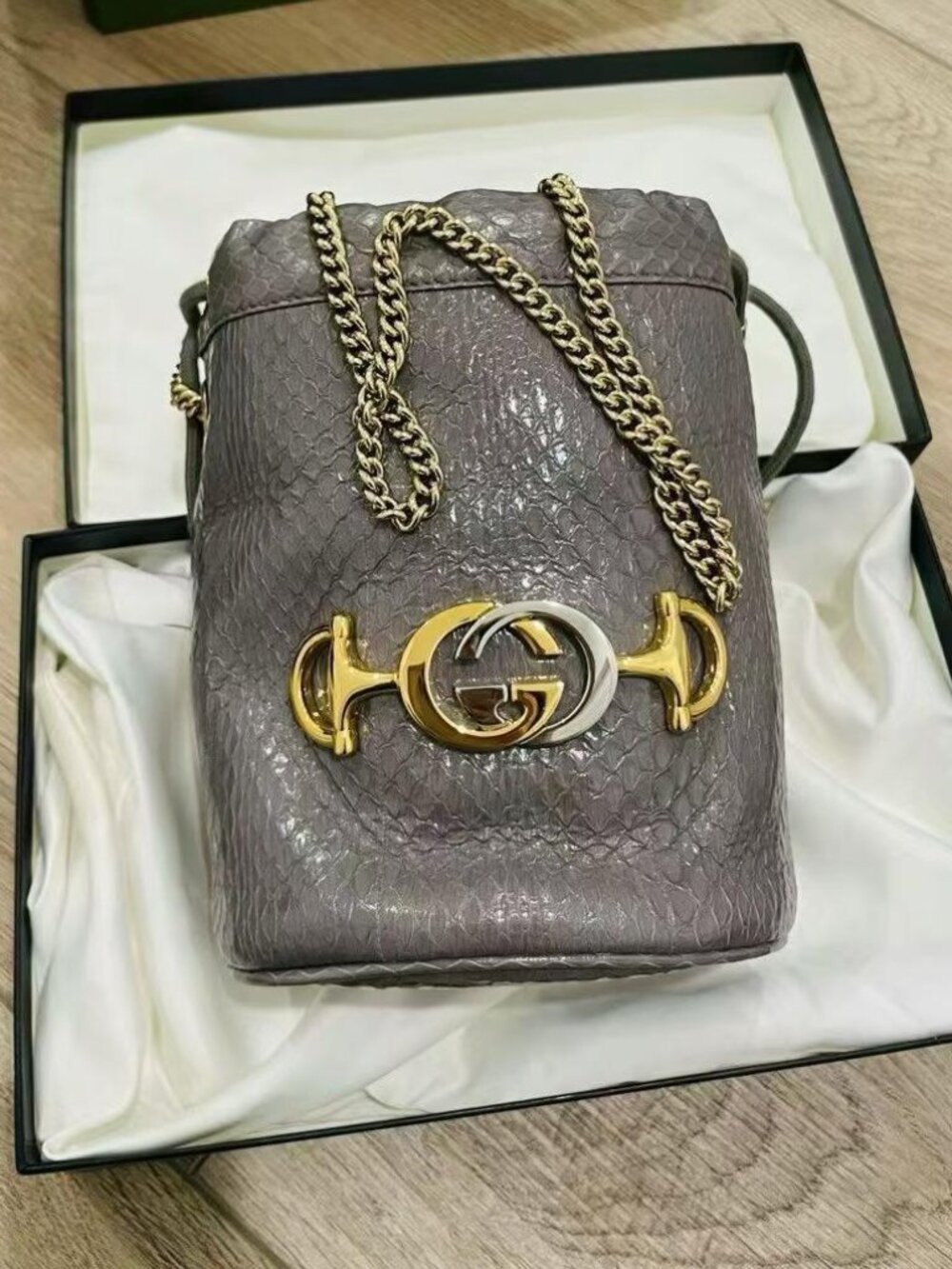 Gucci Zumi Pyhon Snakeskin Mini Bucket Bag Dusty Grey $2850 New in Box - Picture 3 of 8
